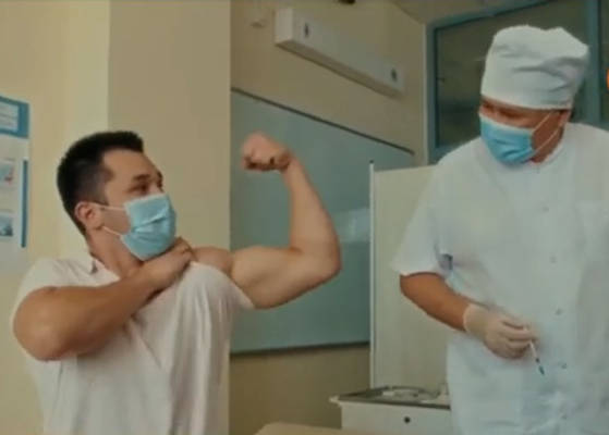 В Казахстане сняли социальный ролик о пользе вакцинации «Покажи бицуху»