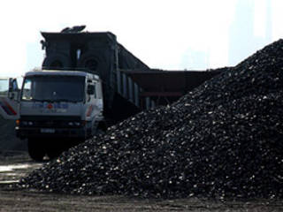 Работники угольных складов Семея предупреждают горожан о предстоящем отопительном сезоне