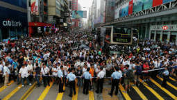 Протестующие в Гонконге затихли