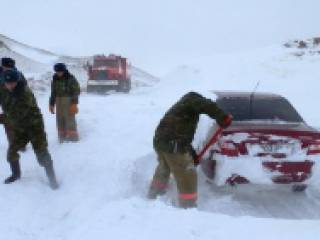 Жители окраины Семея оказались в снежном плену