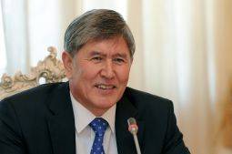 Атамбаев наградил граждан, спасавших людей в 2010 году