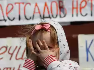 В детсадах Семея очередники ополчились на льготников