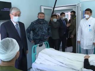 Касым-Жомарт Токаев встретился с родными погибших в Алматы