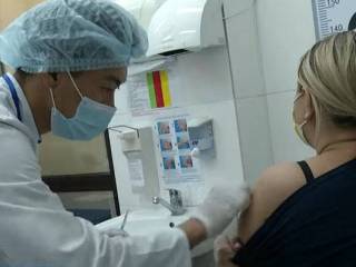 В Казахстане пропадает более миллиона доз вакцины Pfizer