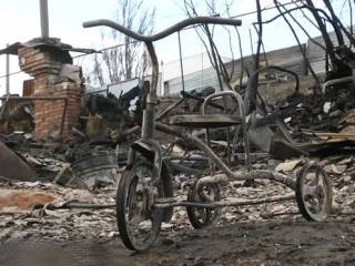 Владельцам сгоревших домов в Костанае начали возмещать ущерб