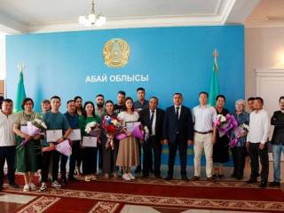 Аким города Бакытжан Байахметов поздравил представителей средств массовой информации