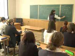 Учебный год в Казахстане планируют увеличить на две недели