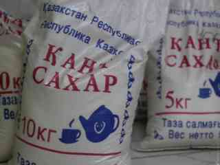 90% сахара скупал один поставщик и накручивал цену — в АЗРК выяснили, куда делся сахар