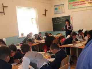 В Семее учителям три месяца не выплачивали зарплаты, акимат обещает выплаты после «переноса расходов»