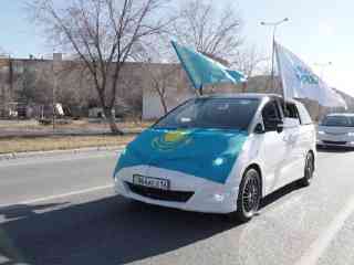 В Семее в День Республики прошёл автопробег