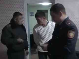 «Оступился, но не пропал»: Многодетному отцу-одиночке подарили квартиру в Семее