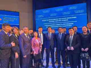 Министр просвещения РК Асхат Аймагамбетов ознакомился с работой школ Абайской области и провел отчетную встречу с населением