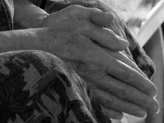 Пожилая карагандинка попала в пансионат и лишилась квартиры