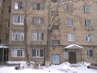 Пенсионерка восемь лет терроризирует жителей подъезда