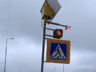 В городе Семей ведутся работы по установке пешеходных дорожных знаков «Коргау»