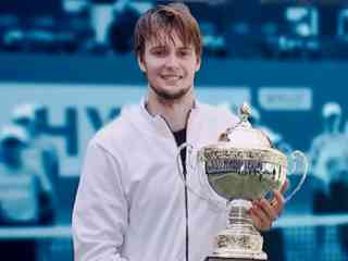 Казахстанец Александр Бублик выиграл турнир АТР-500 в Галле