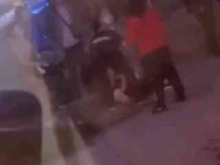 Женщины избивают девушек: появилось видео драки в Семее