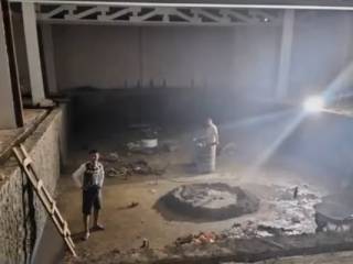 Жители многоэтажек в Шымкенте просят остановить строительство бассейнов в их подвале