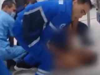 Буйный пациент избил врачей в Шымкенте