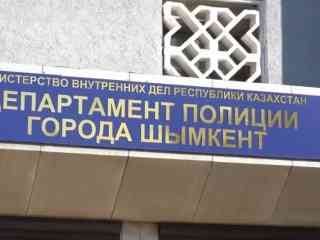 Ни прибыли, ни сбережений: жертвы мошенницы собрались перед департаментом полиции Шымкента