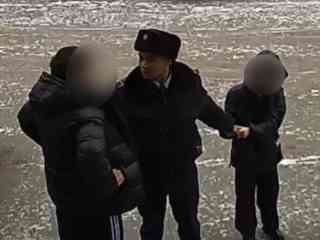 Участковый спас маленькую девочку от пьяного мужчины в Семее