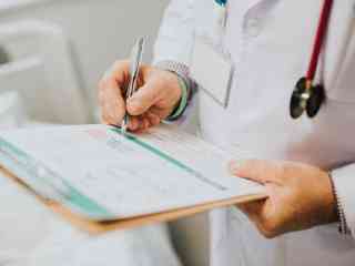 В Абайской области наблюдается нехватка специалистов в сфере медицины и производства