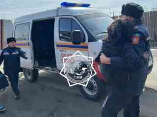 Двое семейчан попали в больницу в результате крупного пожара