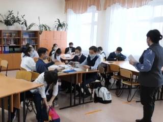Казахстанских школьников проверят на знание математики, литературы и естественных наук