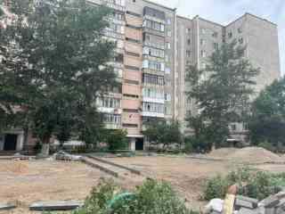 Аким города проверил качество выполняемых работ во дворах Семея