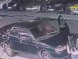 Мужчина загорелся в собственном автомобиле