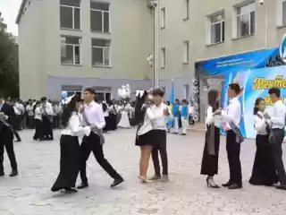 Юристы считают незаконным запрет на пышные банкеты для выпускников