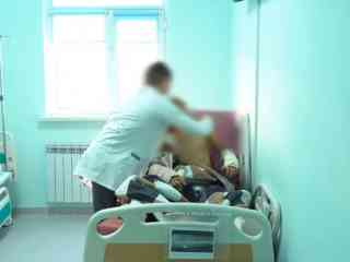 26-летний мужчина выжил после падения с пятого этажа