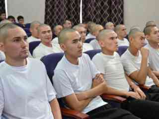 В Семее новобранцы торжественно отправились на службу Родине