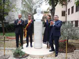 В Италии установили бюст Абая