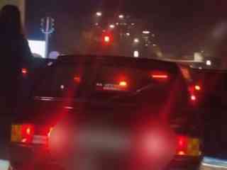 Водитель и пассажиры, устроившие танцы на светофоре, наказаны в области Абай