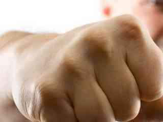 Минутная ревность привела семейчанина к 400 часам общественных работ