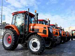 В Семее победителям областного конкурса вручены 20 тракторов