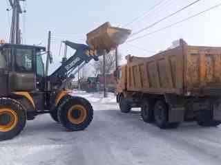 В Семее и области продолжаются работы по вывозу снега и откачке талых вод