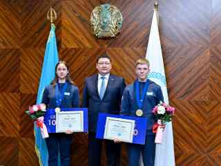 В Семее чествовали чемпионов-конкобежцев