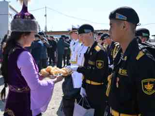 365 дней позади - Семей встретил отслуживших солдат 