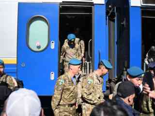 Семей торжественное встретил очередную партию демобилизованных военнослужащих