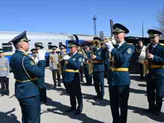 Семей торжественное встретил очередную партию демобилизованных военнослужащих