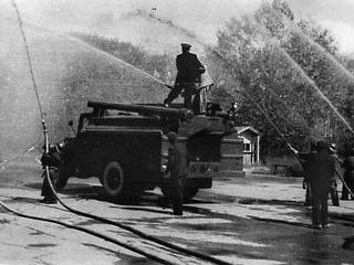 Показательные выступления пожарных на острове Кирова, 60-е годы ХХ века