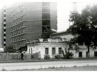 Частный дом по ул. Советской, напротив гостиницы Иртыш