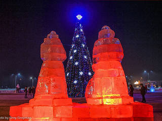 Строительство ледового городка на Центральной площади Семея