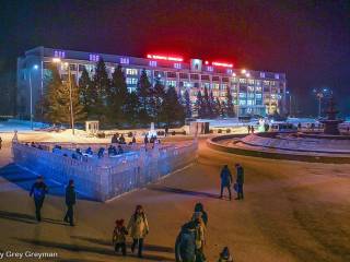 Строительство ледового городка на площади г. Семей