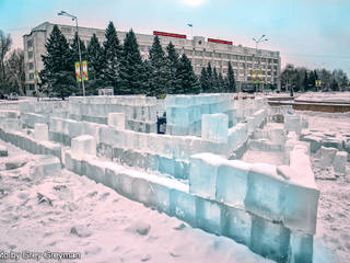 Строительство ледового городка на площади г. Семей