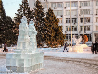 Строительство ледового городка на Центральной площади города Семей