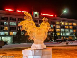 Строительство ледового городка на Центральной площади Семея