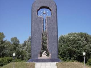 Памятник «Сильнее смерти»